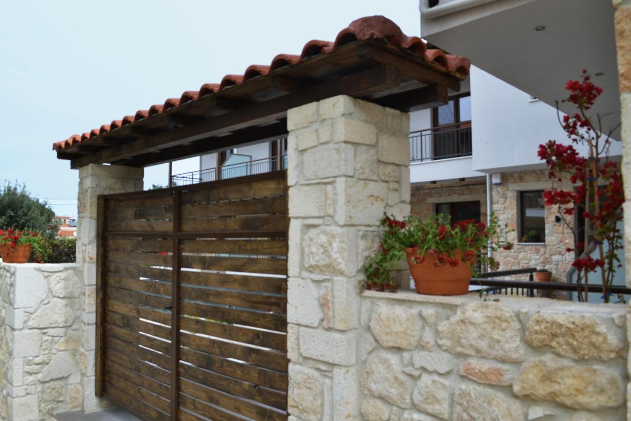 Iades Suites Афитос Экстерьер фото